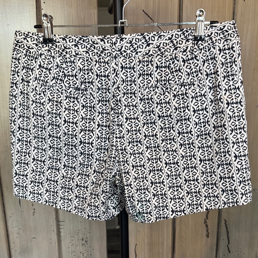 Banana Republic Black & White Geometric Print Shorts - Picture 2 of 4